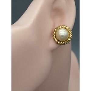 Vintage Trifari clip on earrings round faux pearl gold tone rope GIFT BEAUTIFUL